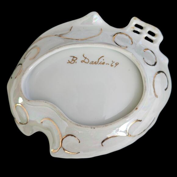 Vintage Hand Painted Porcelain Trinket Dish Gold Trim Floral Signed B. Davis ’69 - Picture 7 of 7